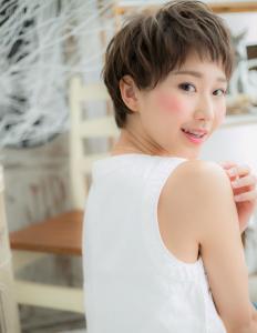 大人かわいいくせ毛風ハイライト束感ショ―ト　ニュアンスカラー - mod's hair 越谷西口店【モッズヘア】掲載