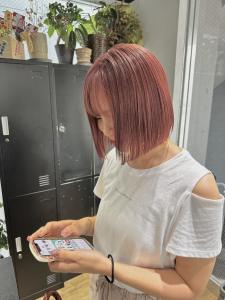 前髪　マルチ　ピンクベージュ　インナーグレージュ　ウルフ - ARCANA 明治神宮前 表参道 原宿掲載