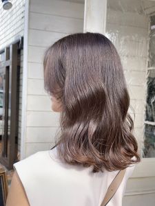 大人可愛い美髪くびれイメチェンふんわりカールセミディ30代4