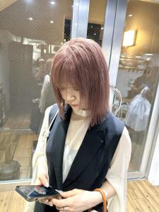 前髪　マルチ　ピンクベージュ　インナーグレージュ　ウルフ - ARCANA 明治神宮前 表参道 原宿掲載