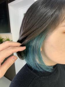 グリーンインナーカラー - Hair by PROVE掲載