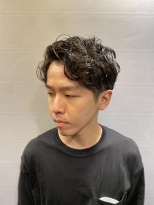 髪を遊ばせたい人向け《ツーブロック＋おしゃれパーマ》 - HIRO GINZA 新橋店【理容室】掲載