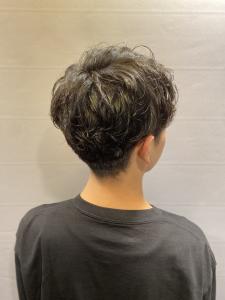 髪を遊ばせたい人向け《ツーブロック＋おしゃれパーマ》 - HIRO GINZA 新橋店【理容室】掲載