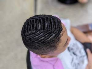 隣の濡れパン＆ホボホボスキンな スキンフェードのアイロン後 - ヘアサロンハラダ掲載