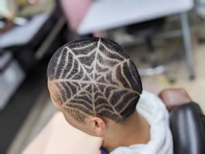 レザーアート　スパイダー　クモの巣 - ヘアサロンハラダ掲載