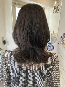 スタイルが良く見える髪型重めのくびれミディアム世田谷区美容室