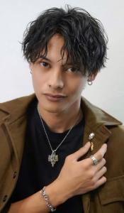 センターパートツイストスパイラル - メンズヘア整形サロン GOALD 渋谷店掲載
