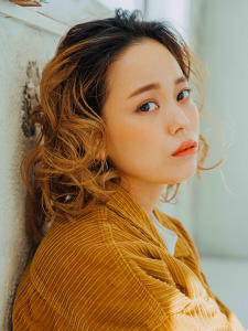外国人風ミディアムスパイラルカール - 清澄白河美容室 sigh 髪質改善完全完結型個室サロン掲載
