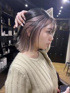 斜めバンググレージュカラー デザインカラー シルキーベージュ - ARCANA 明治神宮前 表参道 原宿掲載