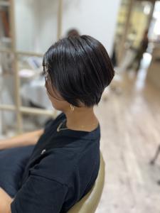 大人ショートボブ　グレイカラーでハイライト - LOHAS Hair ANGIE掲載