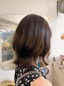 大人可愛い小顔シルエットくびれウルフレイヤーミディアムヘア - CHAINON掲載