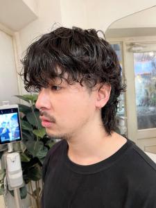 メンズマッシュショートヘアウルフ黒髪波巻きパイラルパーマ