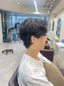 センターパートメンズカットツイスパスパイラルメンズマッシュ - FACE。石川町掲載