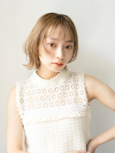 ハイトーンショートカットボブニュアンスパーマ顔まわり - LAKA TOCCA掲載