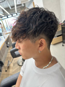 メンズカット＋スペインカール - HAIR & MAKE EARTH 新越谷店掲載