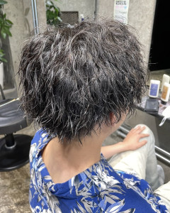 センターパートと波打ち感！ゆるめツイストスパイラル - RISE 綾瀬店掲載