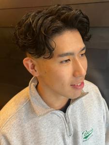 センターパート　スパイラルパーマ　ツーブロック　フェード - THIS IS BARBER 2nd掲載