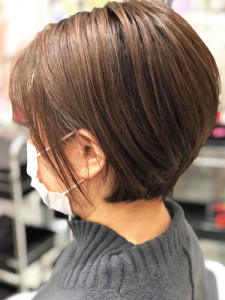 白髪をおしゃれに活かして楽しむ大人のグレイヘア（トップ） - KISEI 幸町店掲載