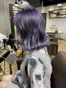 斜めバンググレージュカラー デザインカラー シルキーベージュ - ARCANA 明治神宮前 表参道 原宿掲載