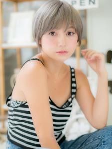 斜めバングハイトーンカラーウルフマッシュ　ブルーシルバー - mod's hair 越谷西口店【モッズヘア】掲載