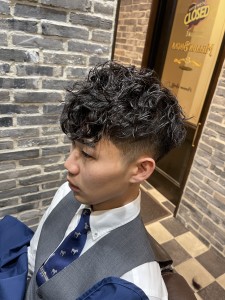 ビジネススタイル　ナチュラルスペインカール - Million Bucks Barbershop 御徒町店掲載
