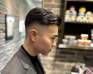 ローフェード　サイドパート　ビジネススタイル - Million Bucks Barbershop 御徒町店掲載