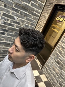 無造作ボリュームUPパーマ　ビジネススタイル - Million Bucks Barbershop 御徒町店掲載