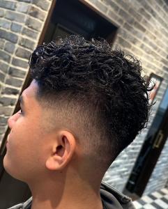 ボリューム無造作パーマ　ビジネスカジュアル - Million Bucks Barbershop 御徒町店掲載