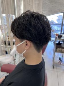 20代30代40代メンズセンターパートスパイラルパーマビジネ - QUALIS 赤塚店掲載