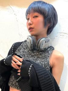 10代20代小顔マッシュショート×透明感ブルーカラー