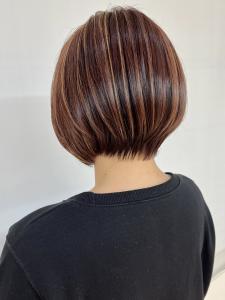 【大人かわいい】丸みショートボブ 白髪ぼかしハイライト - QUALIS 上板橋店掲載