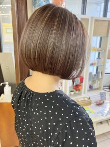 【大人かわいい】白髪ぼかしハイライト 前下がりボブ ベージュ - QUALIS 上板橋店掲載