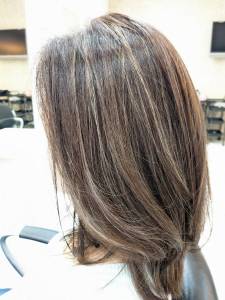 白髪ぼかしハイライト　ナチュラル　ミディアム - Hair design MOVE掲載