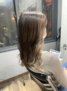 大人インナーカラー・ミルクティーグレージュ・ウェーブ - hair＆make egerie掲載