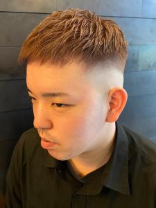 フェードカット　メンズショート　爽やか　ブリーチカラー - 完全個室 THIS IS BARBER 3rd掲載