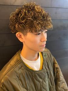 10代20代　ツイストスパイラルパーマ　ツーブロック - 完全個室 THIS IS BARBER 3rd掲載