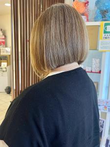 愛されショートボブ艶髪くびレイヤーエモージュモカベージュ - QUALIS 上板橋店掲載