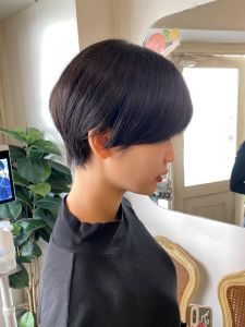 短めマッシュショート黒髪ストレートオイル仕上げ梅ヶ丘美容室 - CHAINON掲載