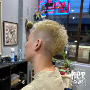 burst fade - APT. TOR WEST掲載