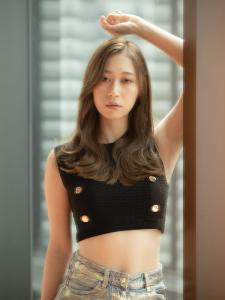 小顔くびれレイヤー　アッシュグレージュ　イルミナカラー - MINX RICCa 表参道掲載