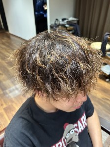 【メンズマッシュパーマ】ツイストスパイラルパーマ！ - RUNSO 北千住掲載