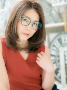 センターパートヘルシースタイル小顔セミディ　グレージュカラー - mod's hair【モッズヘア】越谷/越谷西口店掲載