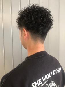 スパイラルパーマ　束感　アップバング