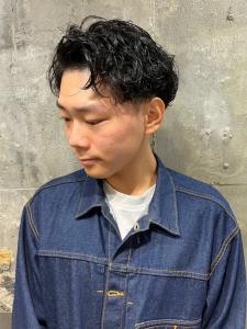刈り上げ　束感　ナチュラル無造作パーマ　センターパート - MEN'S SALON alfRed 瑞穂店掲載