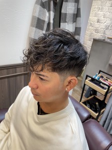 スペインカールパーマ　フェード　ショート - Million Bucks barber shop 上野掲載