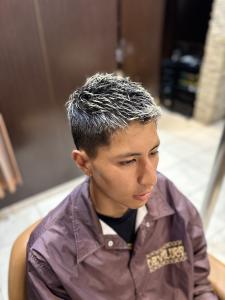 ホワイトメッシュmen'sボウズ - ヘアーモードキクチ 神田日銀通り店掲載