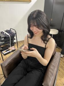  グレーベージュ レイヤー前髪パーマ アッシュブラック - ARCANA 明治神宮前 表参道 原宿掲載