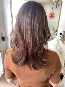 ピンクバイオレットブラウンで艶感ある明るめ白髪染めカラー