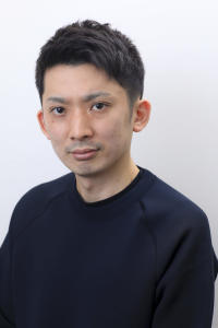 刈り上げアップバングショート