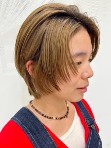センターパート　ブリーチカラー　顔周りレイヤー　ショート - Ai WilL掲載